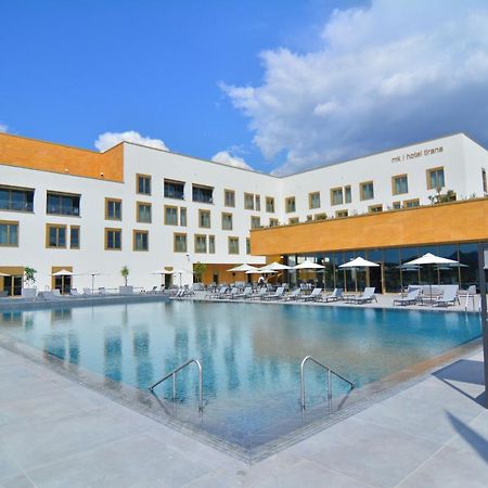 Mk Hotel Tirana Rinas Luaran gambar The hotel's swimming pool