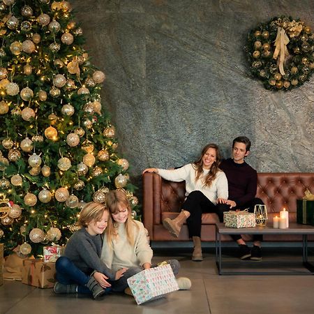 Mk Hotel Tirana Rinas Luaran gambar The 2019 Christmas tree at the Four Seasons Hotel