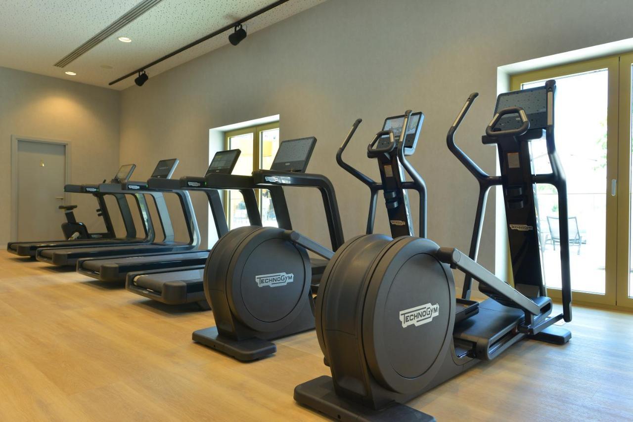 Mk Hotel Tirana Rinas Luaran gambar Elliptical cross trainer