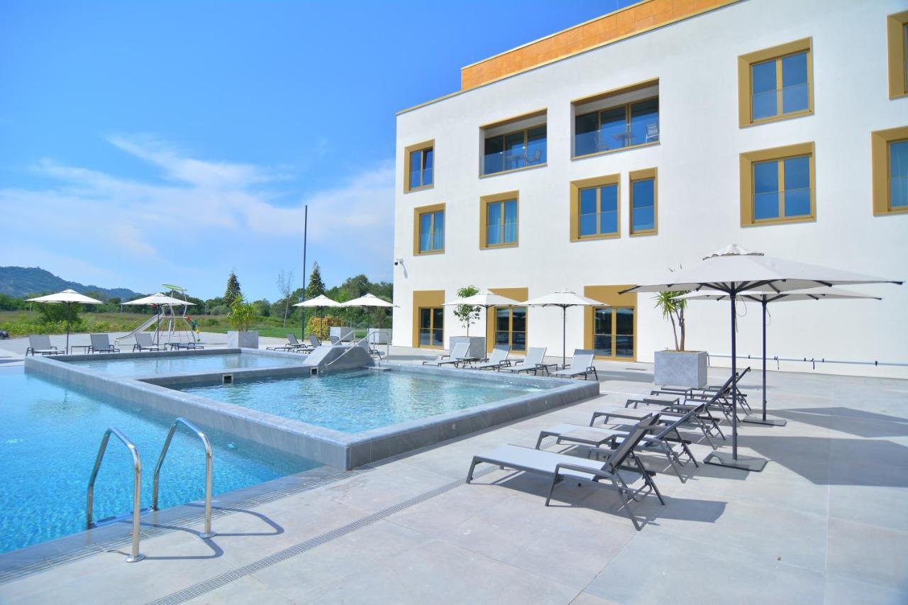 Mk Hotel Tirana Rinas Luaran gambar The outdoor pool