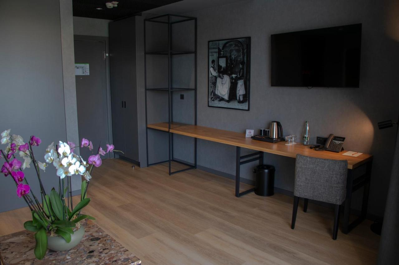 Mk Hotel Tirana Rinas Luaran gambar A room at the hotel