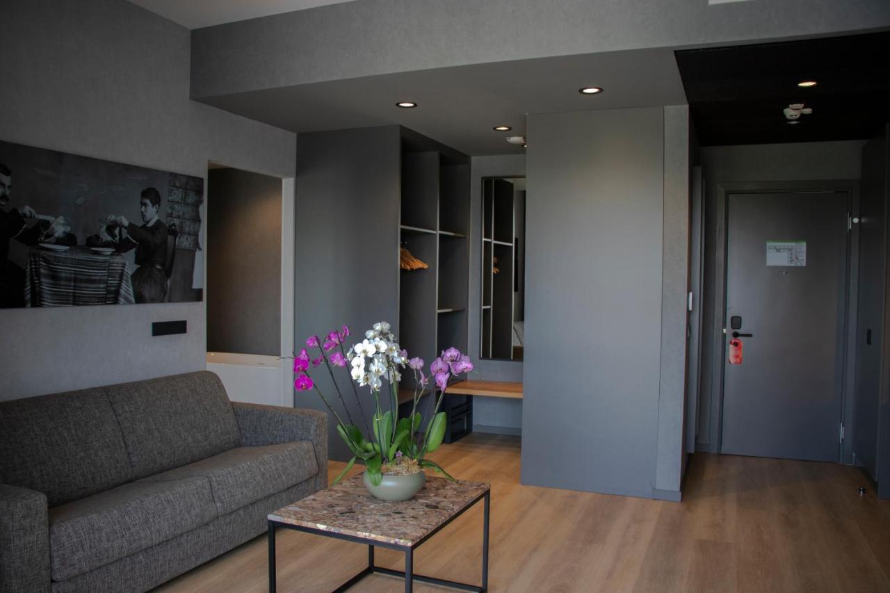 Mk Hotel Tirana Rinas Luaran gambar A suite at the hotel