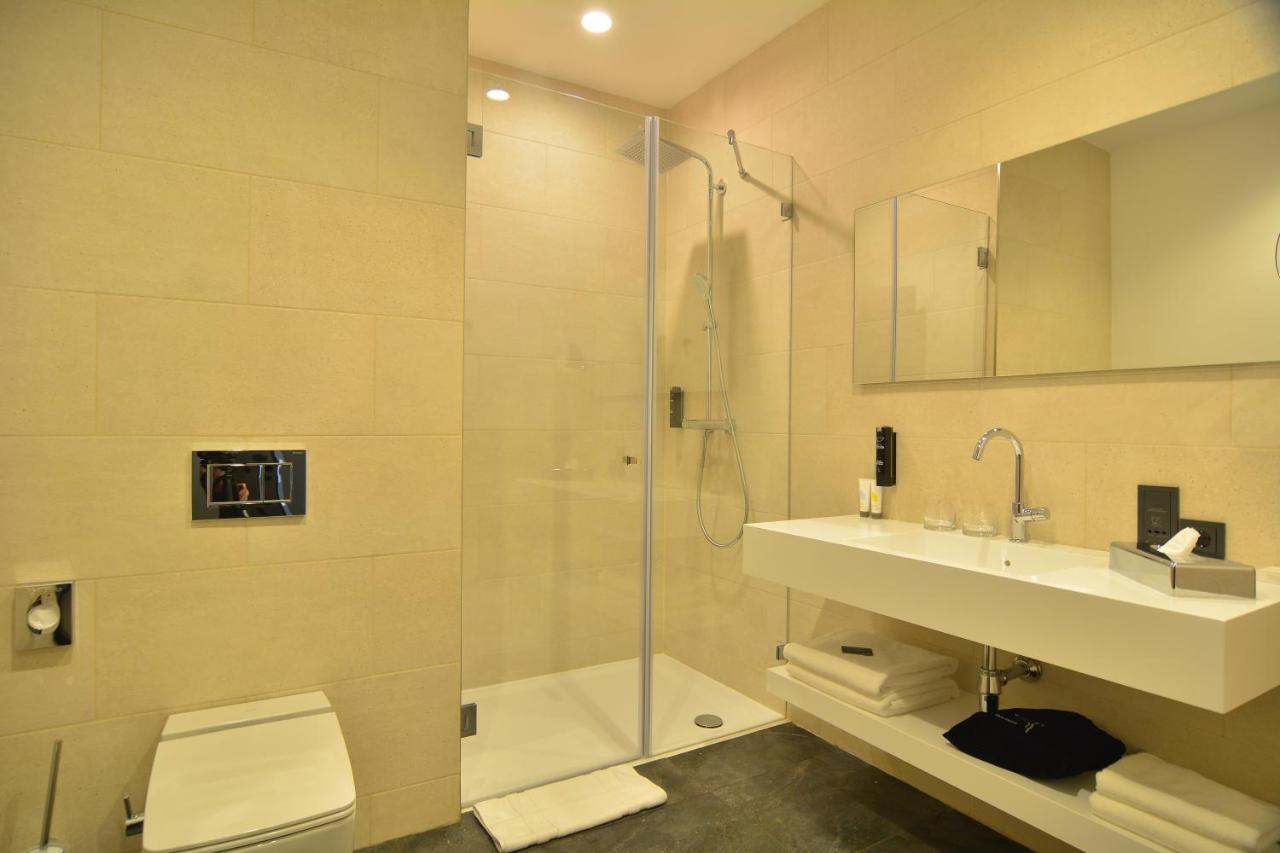 Mk Hotel Tirana Rinas Luaran gambar A shower enclosure