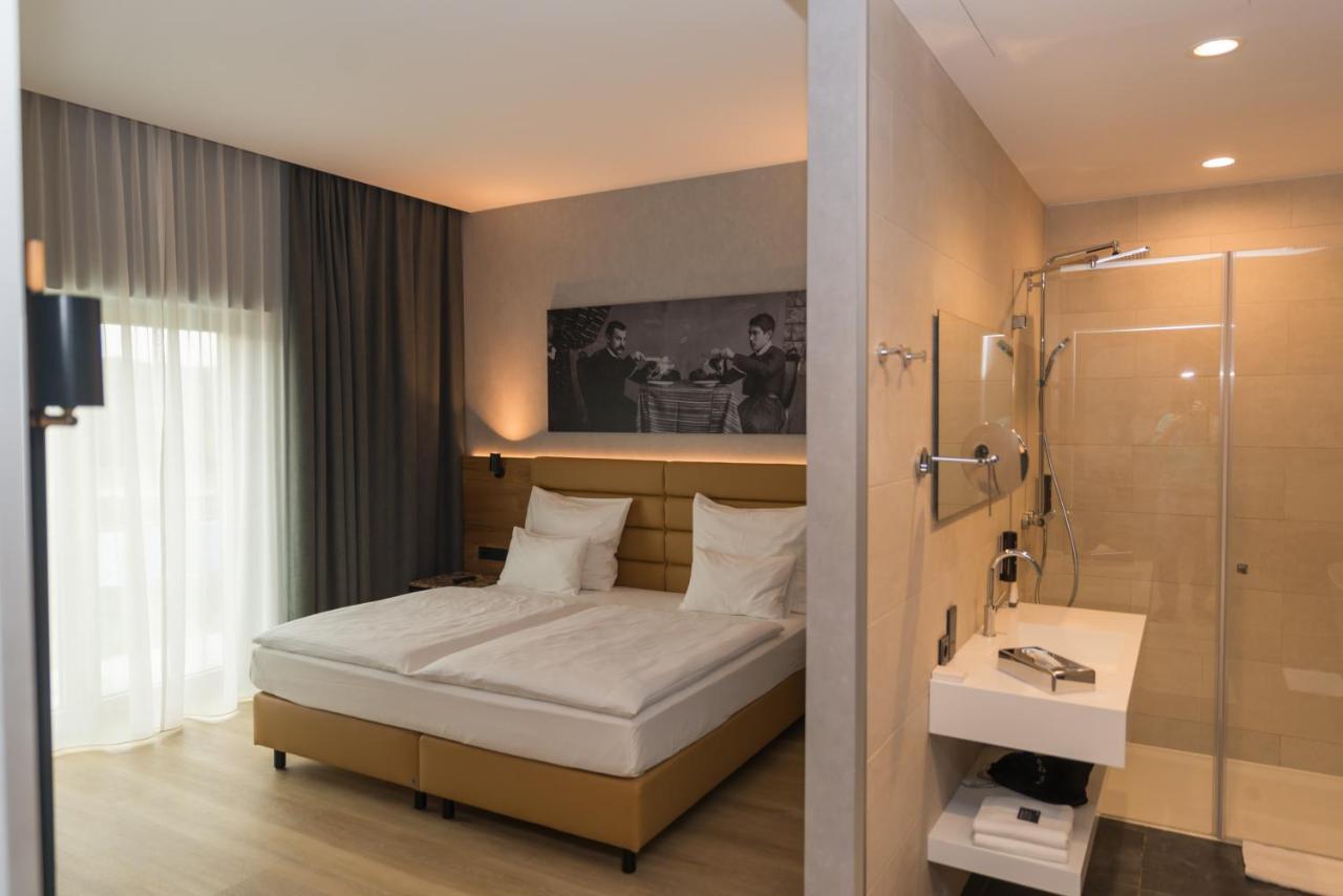 Mk Hotel Tirana Rinas Luaran gambar A room at the hotel