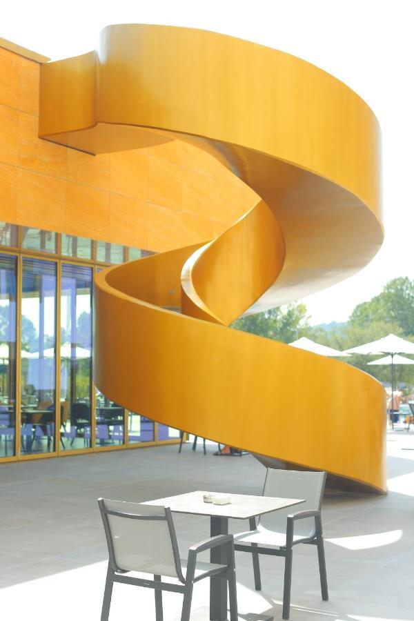 Mk Hotel Tirana Rinas Luaran gambar Spiral staircase