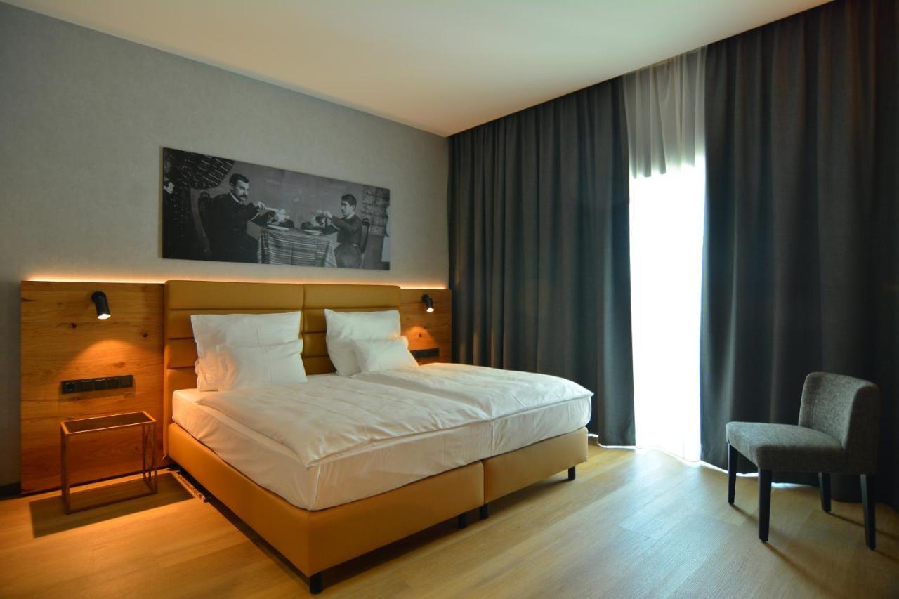 Mk Hotel Tirana Rinas Luaran gambar A room at the Hotel de la Poste