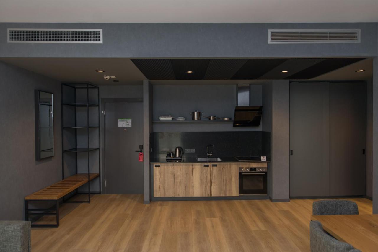 Mk Hotel Tirana Rinas Luaran gambar The kitchen in a typical apartment