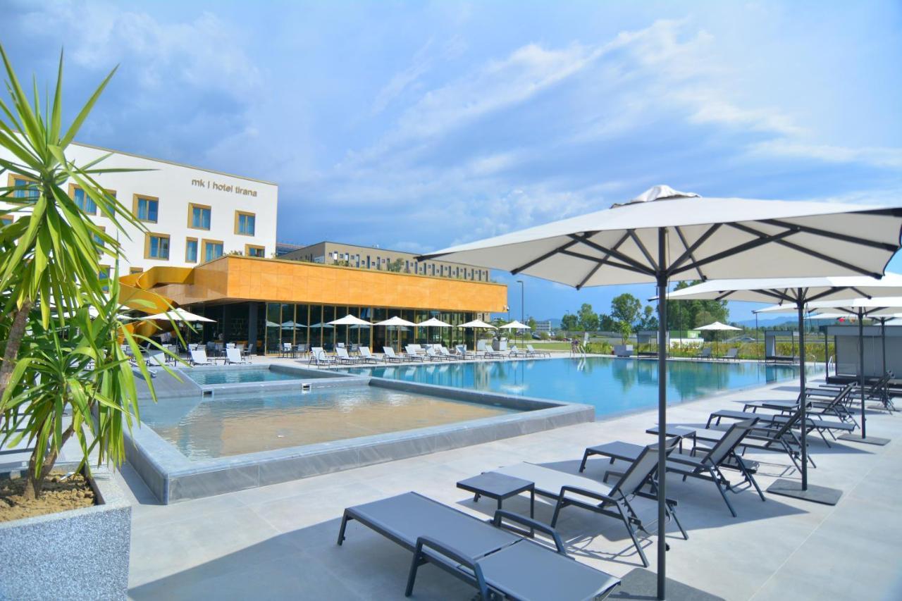 Mk Hotel Tirana Rinas Luaran gambar The swimming pool at the hotel