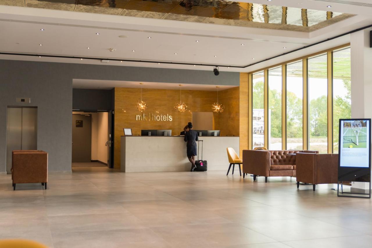 Mk Hotel Tirana Rinas Luaran gambar Lobby of M Hotel