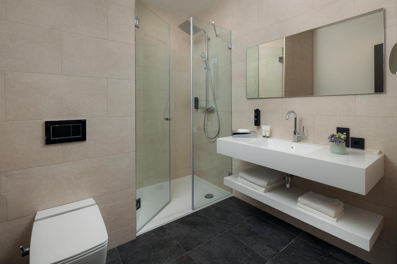 Mk Hotel Tirana Rinas Luaran gambar A modern bathroom