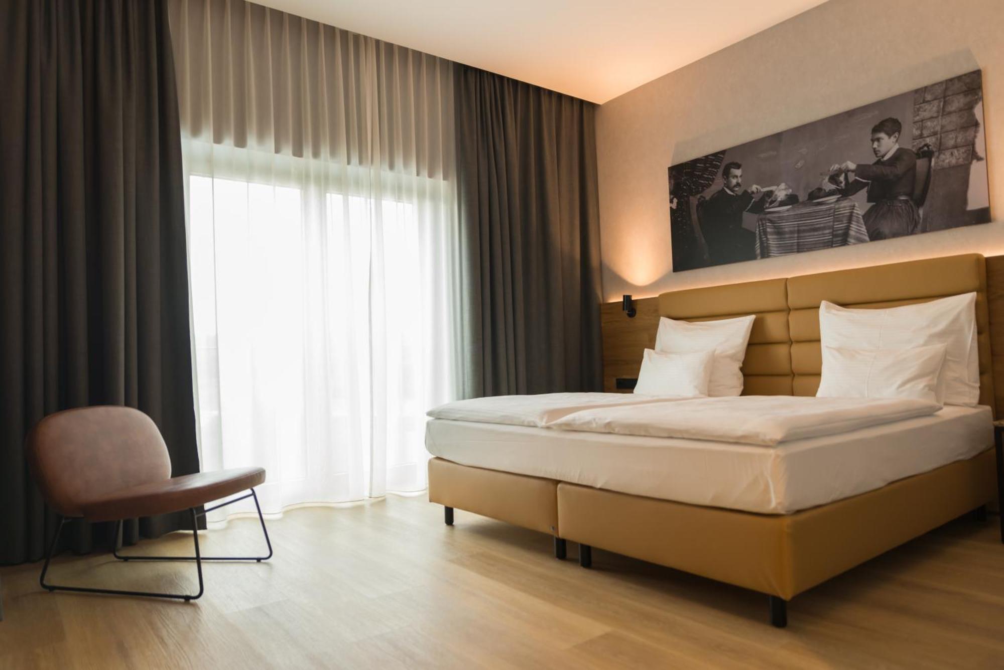 Mk Hotel Tirana Rinas Luaran gambar A room at the Hotel Axelmannstein