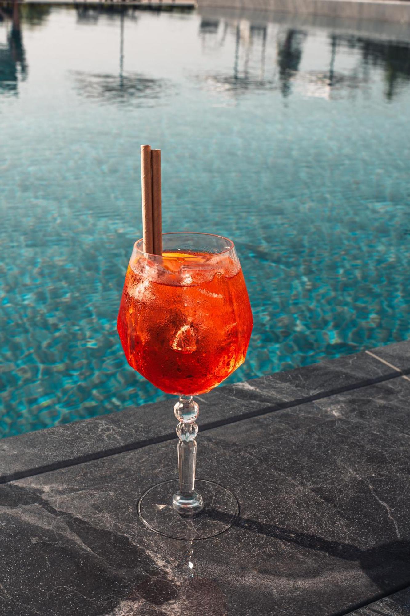 Mk Hotel Tirana Rinas Luaran gambar A glass of Aperol Spritz